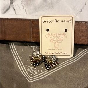 BNWT Sweet Romance pin.
